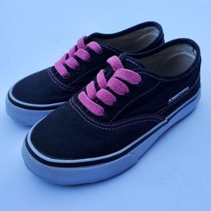 Airwalk sneaker, size youth 12, black and pink.